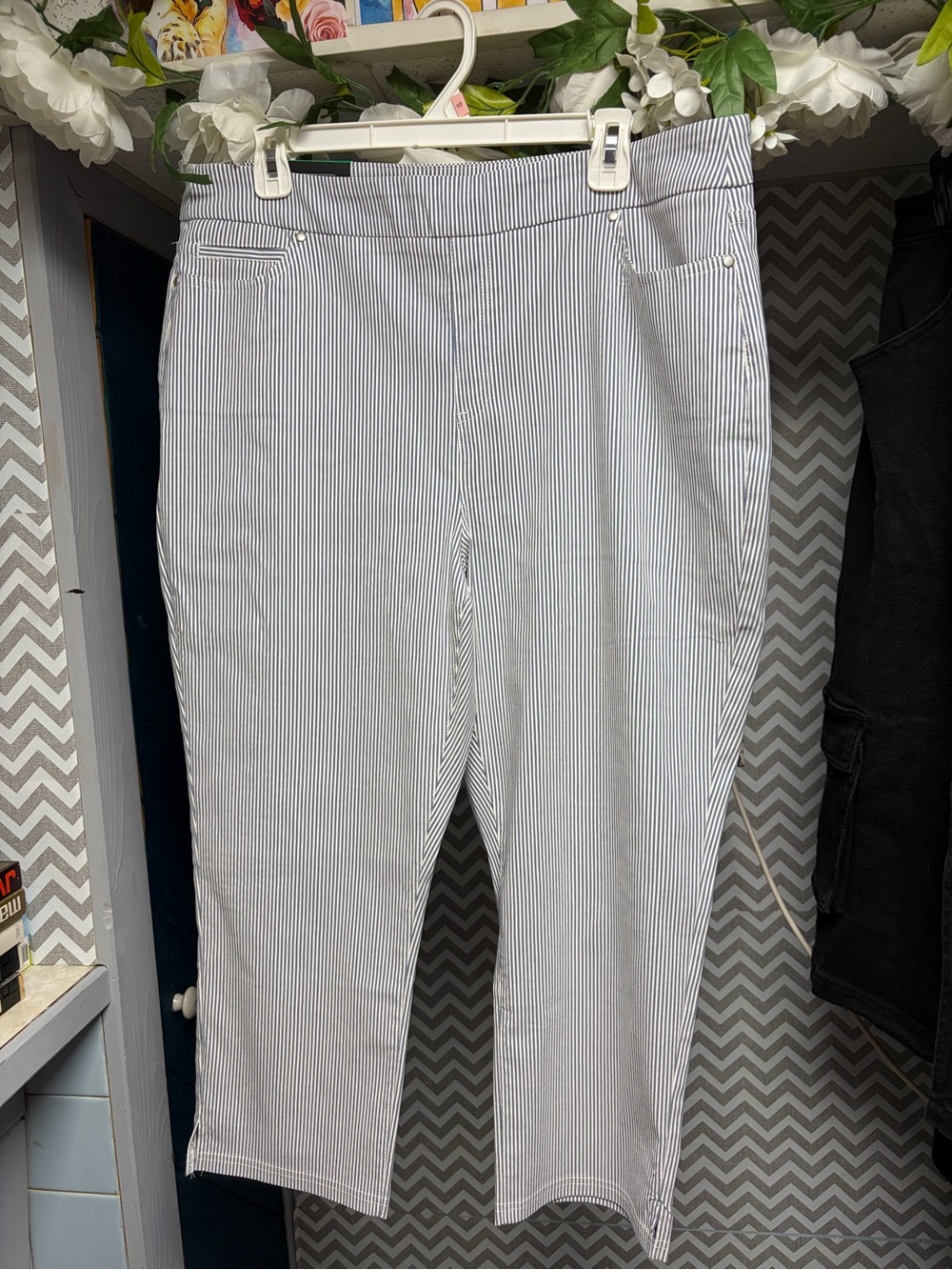 NEW Mario Serrani Italy Blue & White Striped pullon Cropped Pants